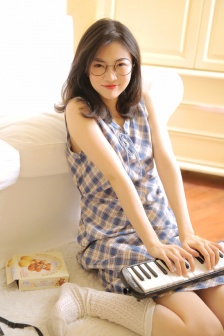 皮包上撒了乳液怎么办